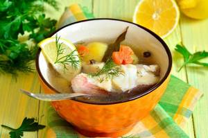 Aromatic fish broth is used to prepare soups, main courses, appetizers and sauces, but it is tasty on its own