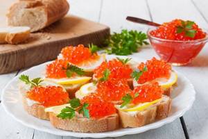 How to quickly salt pink salmon caviar