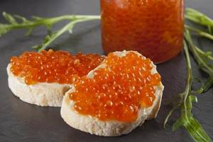 How to salt red caviar for future use