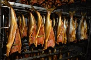How to properly store hot smoked fish
