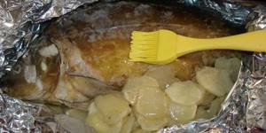 How to grease fish before baking