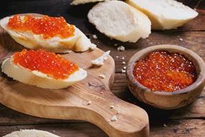 How to salt caviar with added butter