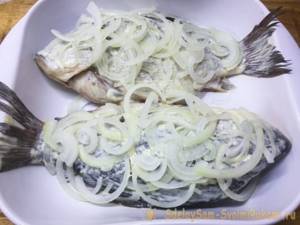 Crucian carp baked whole in the oven