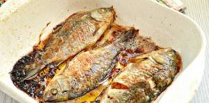 crucian carp cooked in the microwave