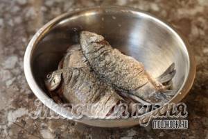 crucian carp marinated in a bowl