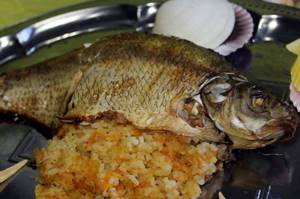 carp stuffed with rice in the oven