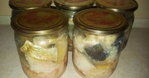 canned crucian carp for the winter