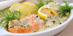 Red fish baked in creamy sauce