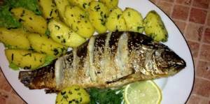 steamed carp with potatoes
