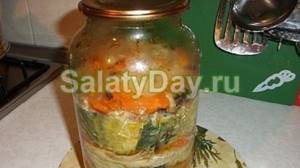 Пикантный салат со скумбрией и чесноком на зиму