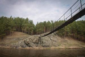 Suspension bridge over Iset