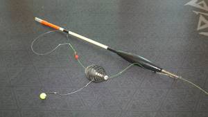 Float with feeder for crucian carp