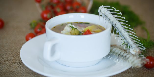 Recipe for pike perch fish soup with tomatoes