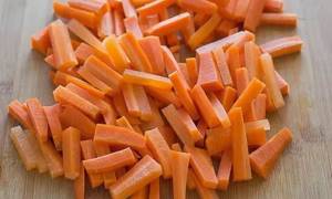 Cutting carrots