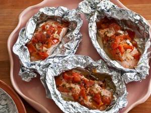 fish in foil with bell pepper