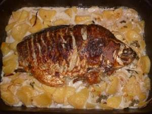 Fish in sour cream with potatoes