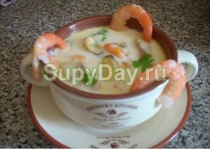 Fish soup with cream and shrimp