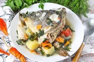 Рыбный суп – уха из головы сазана