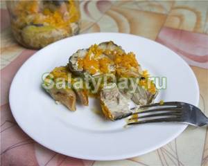 Canned mackerel salad with onions