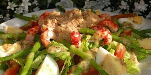 Salad with shrimp and asparagus
