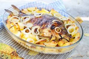 Carp with potatoes in the oven