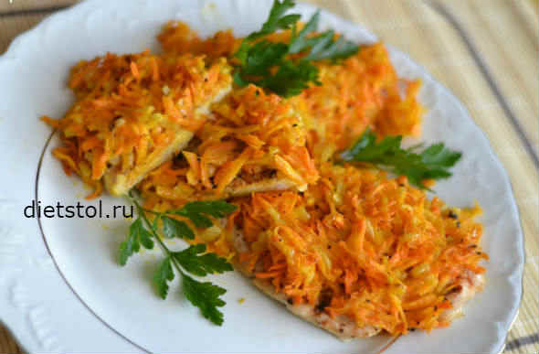 Fried pike with onions and carrots
