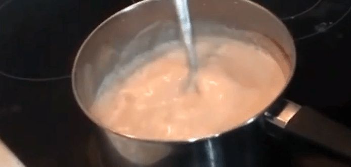 Mix sour cream and tomato