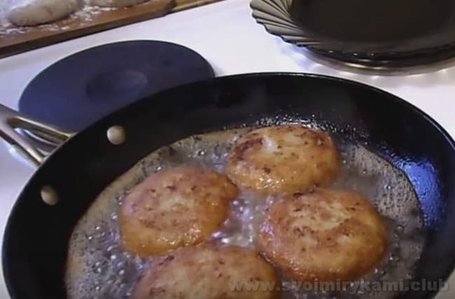 Now you know a simple recipe for crucian carp cutlets with bones.