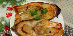 baked carp steaks with vegetables
