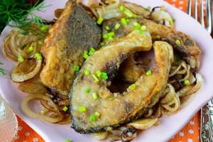 Fried carp in a frying pan. Recipe with photo 