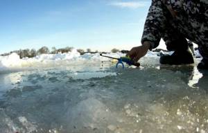 winter fishing on Ozerninsky